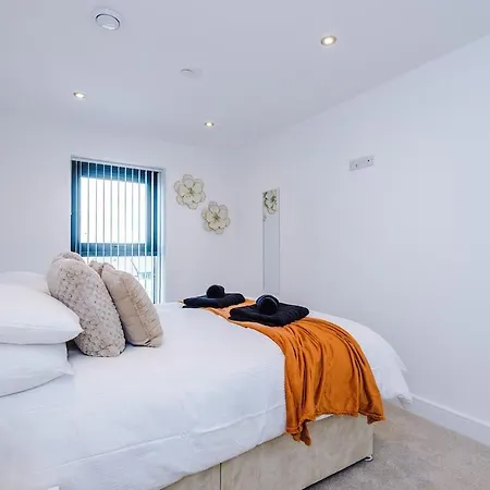 2 Bed 2 Bath Centre - Fast Wifi - Weekly & Monthly Apartment *