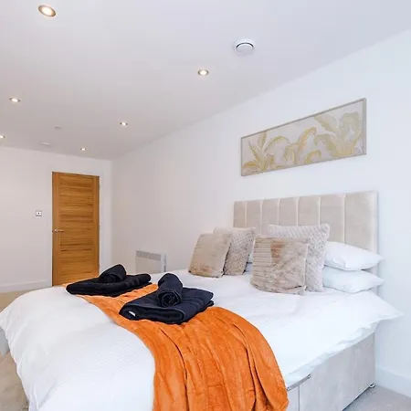 2 Bed 2 Bath Centre - Fast Wifi - Weekly & Monthly