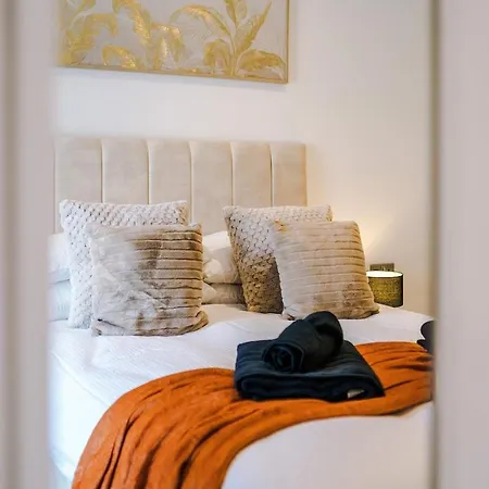 Apartment 2 Bed 2 Bath Centre - Fast Wifi - Weekly & Monthly