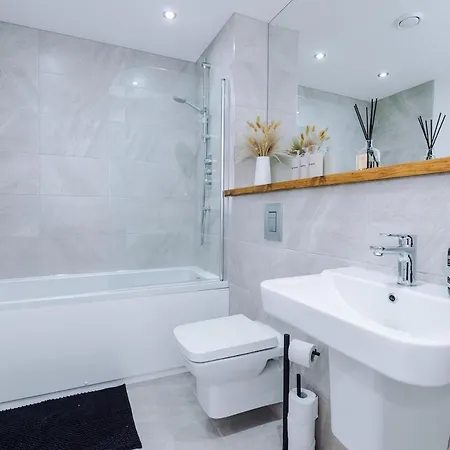 2 Bed 2 Bath Centre - Fast Wifi - Weekly & Monthly