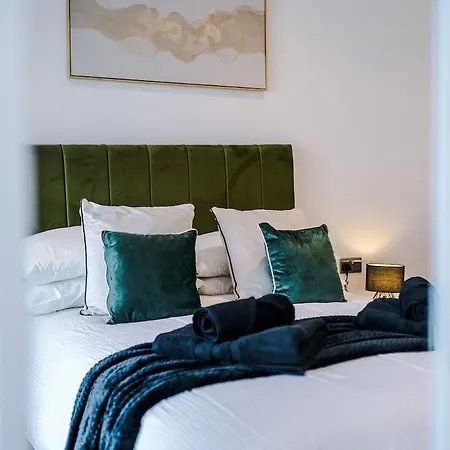 2 Bed 2 Bath Centre - Fast Wifi - Weekly & Monthly Apartment Leeds (West Yorkshire)