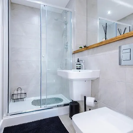 2 Bed 2 Bath Centre - Fast Wifi - Weekly & Monthly Apartment