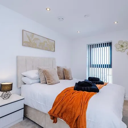 Apartment 2 Bed 2 Bath Centre - Fast Wifi - Weekly & Monthly *