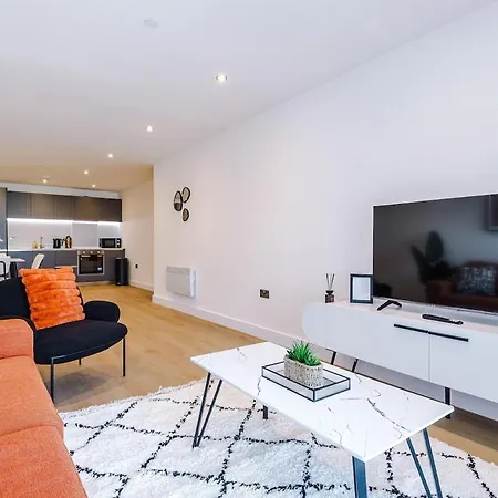 2 Bed 2 Bath Centre - Fast Wifi - Weekly & Monthly Apartment *