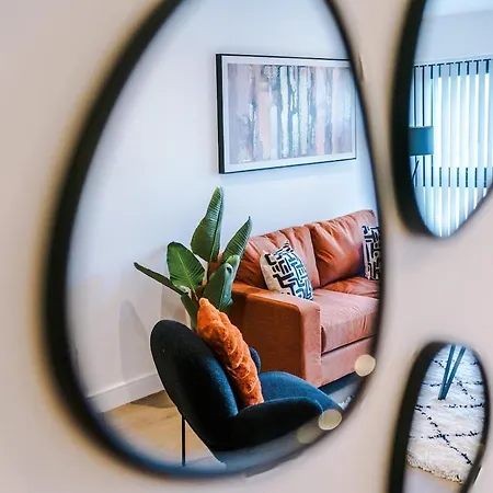 2 Bed 2 Bath Centre - Fast Wifi - Weekly & Monthly *